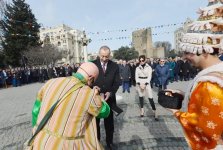 Президент Азербайджана Ильхам Алиев и Первая леди Мехрибан Алиева приняли участие во всенародных празднествах по случаю Новруза (ФОТО)