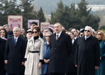 Президент Азербайджана Ильхам Алиев и Первая леди Мехрибан Алиева приняли участие во всенародных празднествах по случаю Новруза (ФОТО)