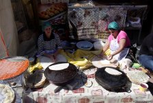 Массовые гуляния в Ичери шехер – песни и танцы народов мира, вкусные блюда, сувениры (ФОТО)