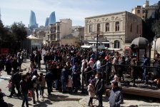 Массовые гуляния в Ичери шехер – песни и танцы народов мира, вкусные блюда, сувениры (ФОТО)