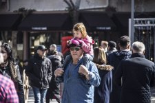 На Площади фонтанов в Баку продолжаются праздничные гулянья (ФОТО)