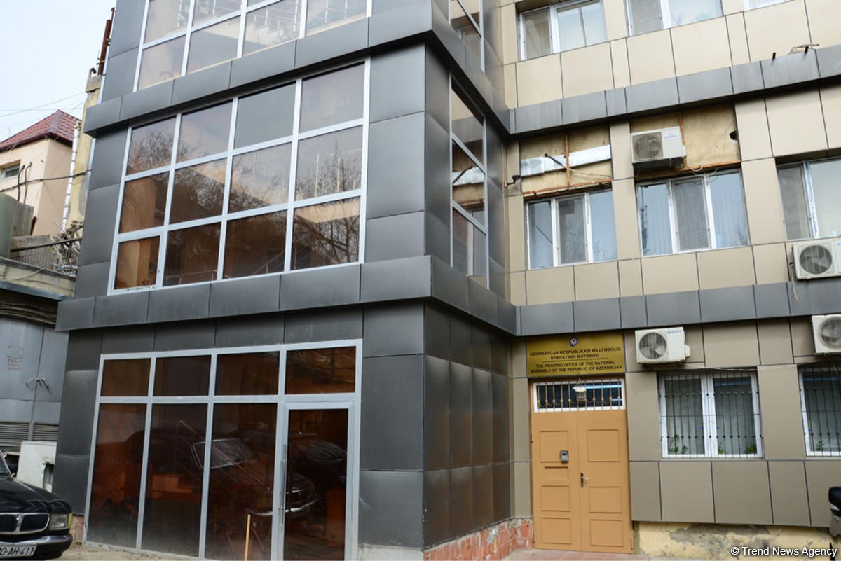 В Азербайджане началась печать избирательных бюллетеней для президентских выборов (ФОТО)