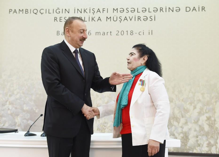 Под председательством Президента Ильхама Алиева в Барде прошло республиканское совещание по развитию хлопководства (ФОТО)