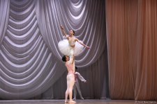 Пластичность и грация: гала-концерт учащихся Казахской национальной академии хореографии в Баку (ФОТО)