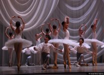 Пластичность и грация: гала-концерт учащихся Казахской национальной академии хореографии в Баку (ФОТО)