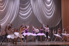 Пластичность и грация: гала-концерт учащихся Казахской национальной академии хореографии в Баку (ФОТО)