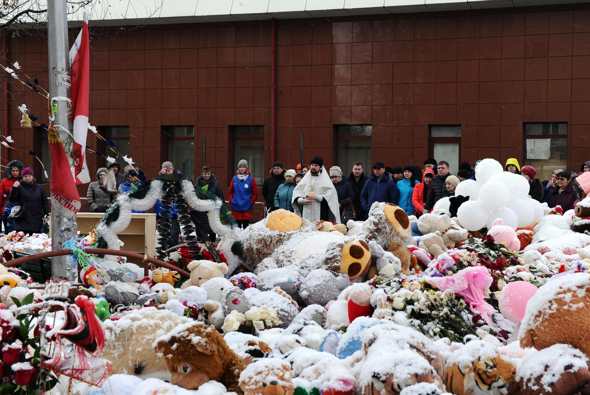 Heydar Aliyev Foundation sends aid to victims of Kemerovo mall fire (PHOTO)