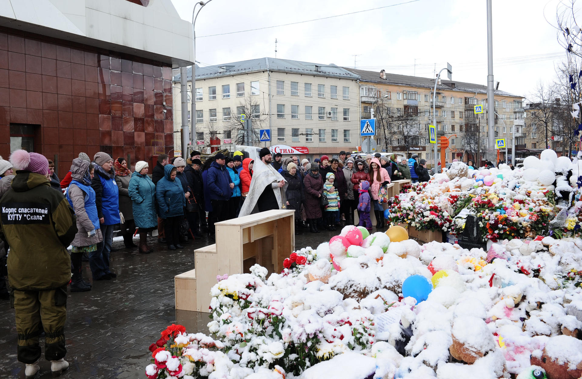 Heydar Aliyev Foundation sends aid to victims of Kemerovo mall fire (PHOTO)