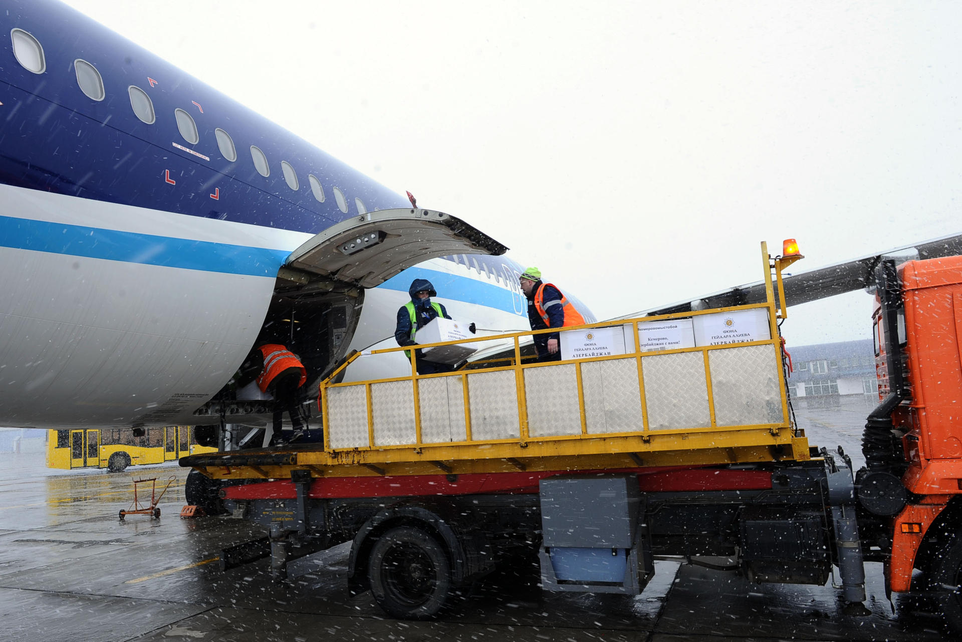 Heydar Aliyev Foundation sends aid to victims of Kemerovo mall fire (PHOTO)