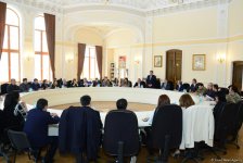 В Баку состоялась презентация романа Юнуса Огуза "Ovçu" (ФОТО)