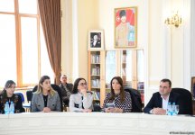 В Баку состоялась презентация романа Юнуса Огуза "Ovçu" (ФОТО)