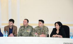 В Баку состоялась презентация романа Юнуса Огуза "Ovçu" (ФОТО)