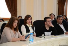 В Баку состоялась презентация романа Юнуса Огуза "Ovçu" (ФОТО)