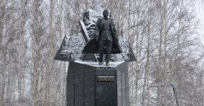 Аэропорт Сургута в честь Фармана Салманова – Мадонна с младенцем, интересные факты (ФОТО)