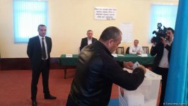 В исправительных учреждениях  проходит голосование на президентских выборах в Азербайджане (ФОТО)