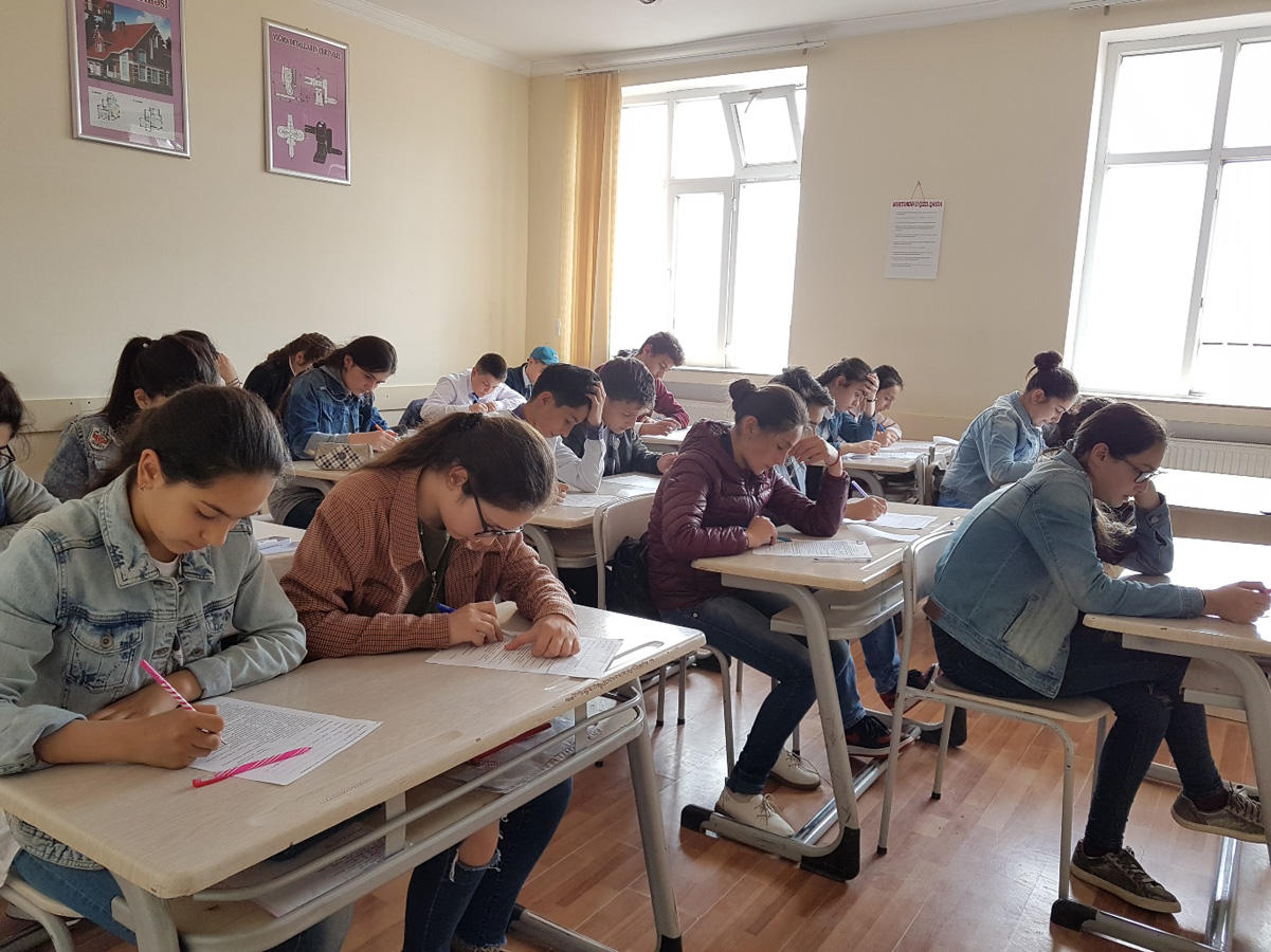 Туры Олимпиады по русскому языку и литературе объединили 48 азербайджанских школ (ФОТО)