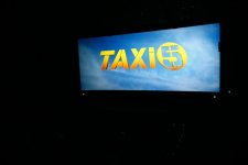 Люк Бессон "прокатил" бакинцев на такси (ФОТО)