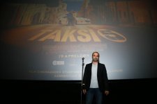Люк Бессон "прокатил" бакинцев на такси (ФОТО)