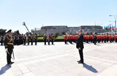 Президент Ильхам Алиев и члены его семьи побывали на  Площади Государственного флага (ФОТО)