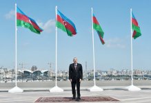 Президент Ильхам Алиев и члены его семьи побывали на  Площади Государственного флага (ФОТО)