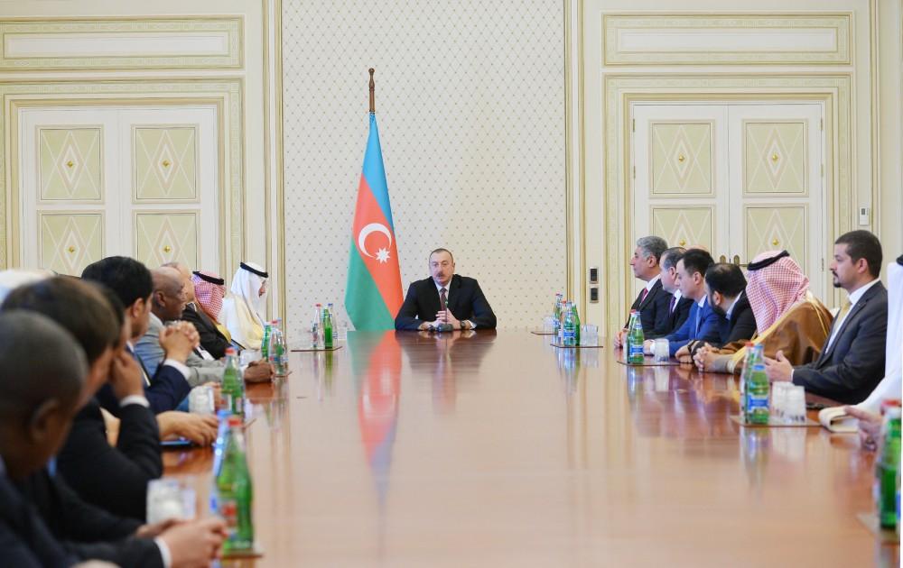 Президент Ильхам Алиев принял министров молодежи и спорта, участвующих в IV сессии конференции ОИС (ФОТО) (версия 2)