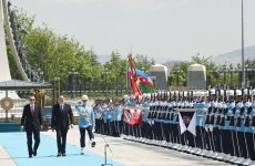 President Ilham Aliyev officially welcomed in Ankara (PHOTO)