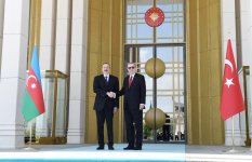 President Ilham Aliyev officially welcomed in Ankara (PHOTO)