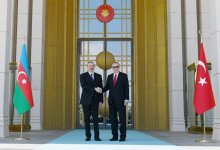 President Ilham Aliyev officially welcomed in Ankara (PHOTO)