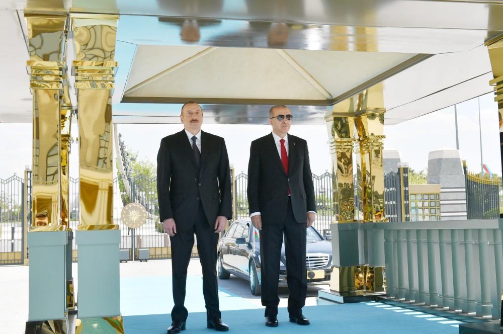 President Ilham Aliyev officially welcomed in Ankara (PHOTO)