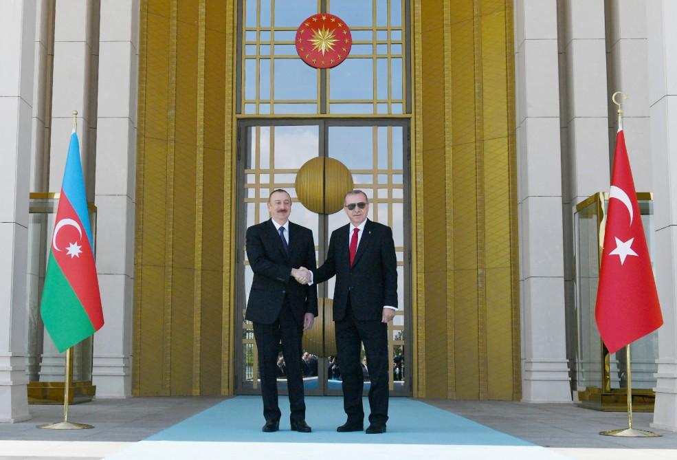President Ilham Aliyev officially welcomed in Ankara (PHOTO)