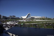 "День чтения" в парке Центра Гейдара Алиева стал большим праздником для любителей книг (ФОТО)