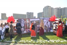 "День чтения" в парке Центра Гейдара Алиева стал большим праздником для любителей книг (ФОТО)