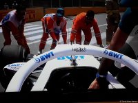 Во время свободной сессии в классе FIA Formula-2 в Баку произошла авария (ФОТО)