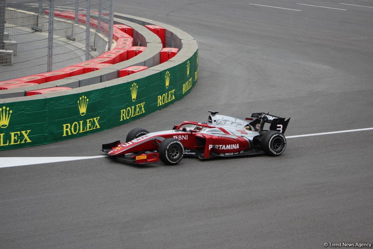 Определились победители первого основного соревнования в классе FIA Formula-2 в Баку (ФOTO)