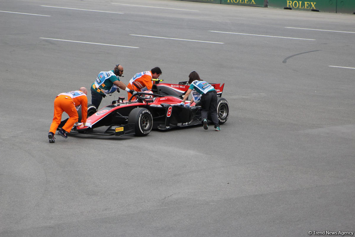 Определились победители первого основного соревнования в классе FIA Formula-2 в Баку (ФOTO)