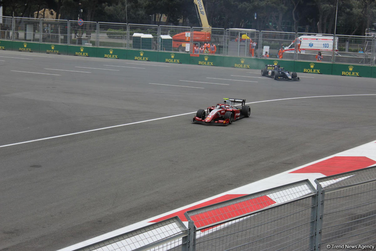 Определились победители первого основного соревнования в классе FIA Formula-2 в Баку (ФOTO)