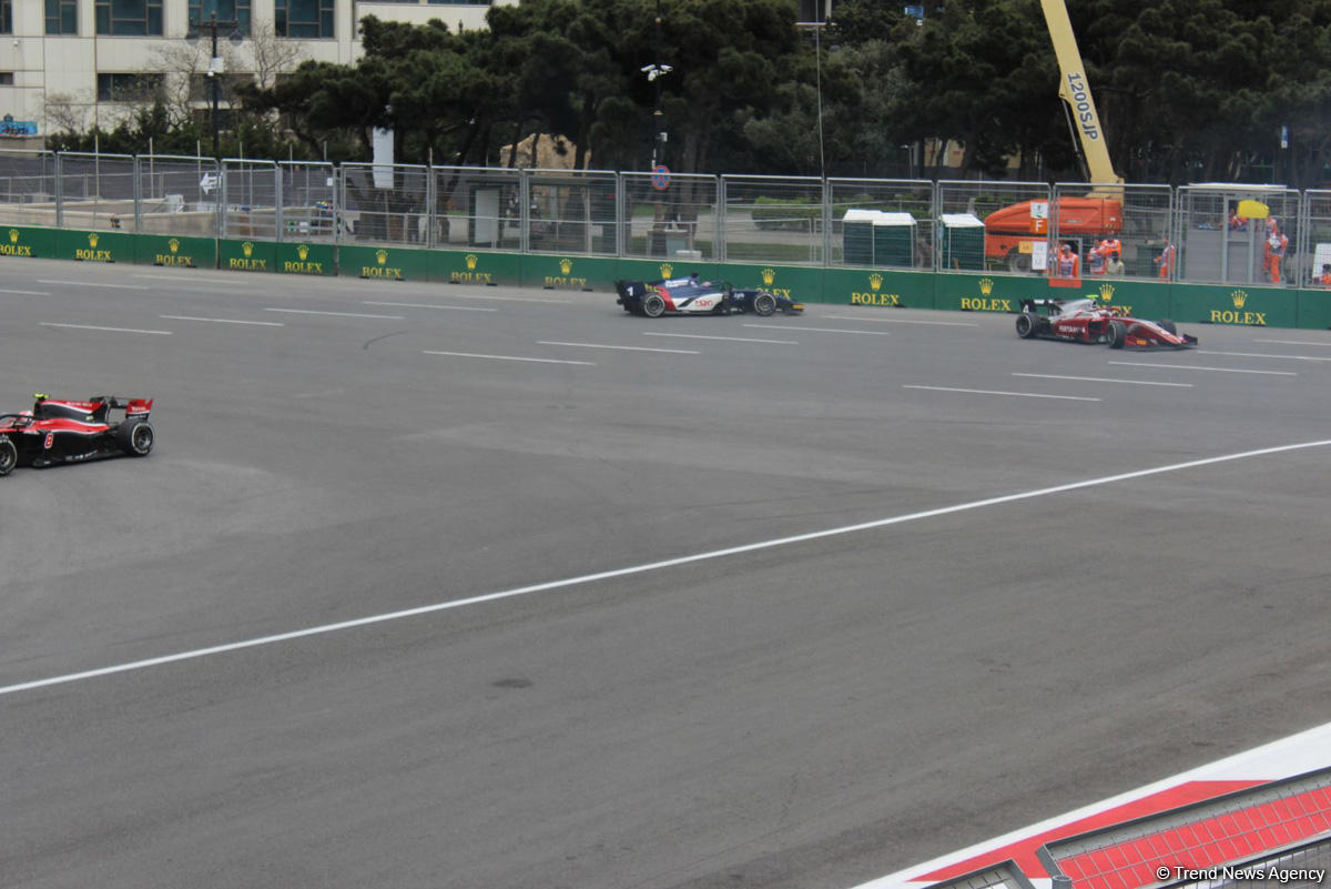 Определились победители первого основного соревнования в классе FIA Formula-2 в Баку (ФOTO)