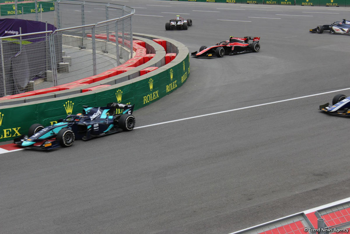 Определились победители первого основного соревнования в классе FIA Formula-2 в Баку (ФOTO)