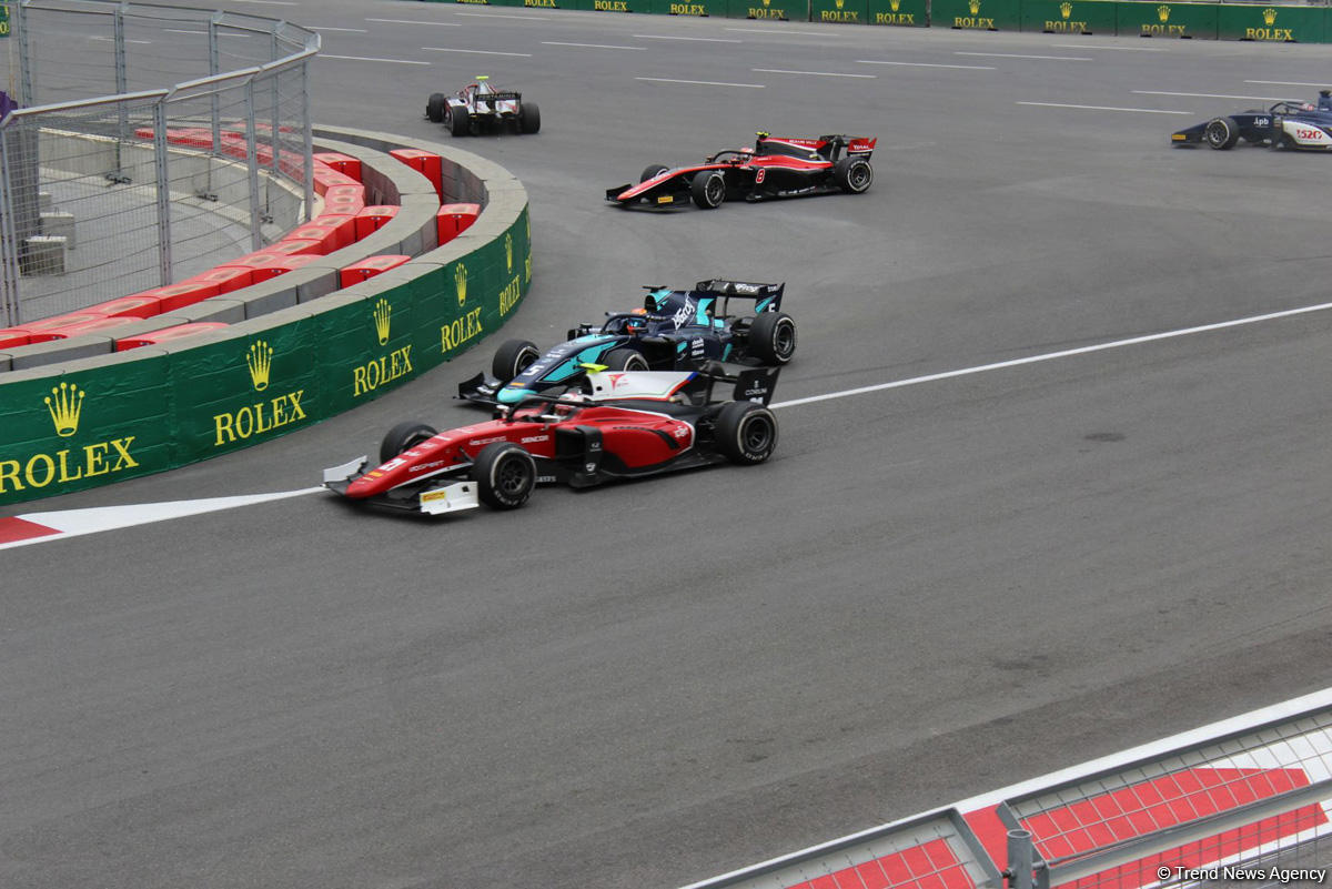 Определились победители первого основного соревнования в классе FIA Formula-2 в Баку (ФOTO)