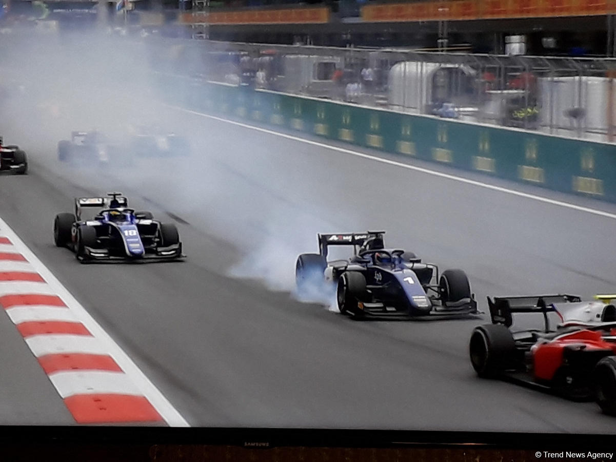 Dangerous moments of Formula 2 race in Baku (PHOTO)