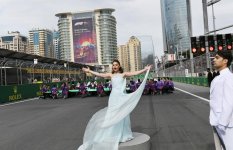 Президент Ильхам Алиев и его супруга Мехрибан Алиева наблюдали за основной гонкой Гран-при Азербайджана Формулы 1 (ФОТО)