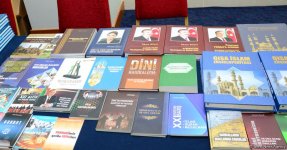 В Баку проходит конференция "Гейдар Алиев  и национально-духовные ценности» (ФОТО)
