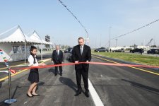 Президент Ильхам Алиев принял участие в открытии разноуровневой дорожной развязки и перехода к проспекту Гейдара Алиева в Баку (ФОТО)