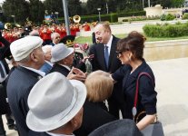 Президент Азербайджана и его супруга приняли участие в торжественной церемонии по случаю 73-й годовщины Победы над фашизмом (ФОТО)