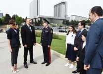 Президент Азербайджана и его супруга приняли участие в торжественной церемонии по случаю 73-й годовщины Победы над фашизмом (ФОТО)