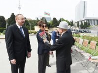 Президент Азербайджана и его супруга приняли участие в торжественной церемонии по случаю 73-й годовщины Победы над фашизмом (ФОТО)