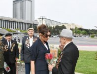 Президент Азербайджана и его супруга приняли участие в торжественной церемонии по случаю 73-й годовщины Победы над фашизмом (ФОТО)