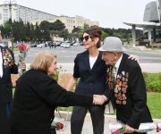 Президент Азербайджана и его супруга приняли участие в торжественной церемонии по случаю 73-й годовщины Победы над фашизмом (ФОТО)