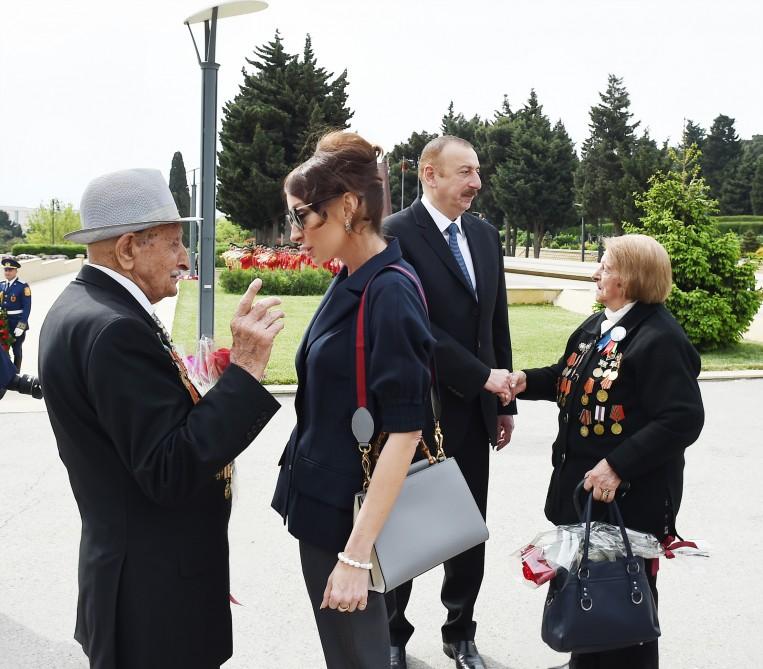 Президент Азербайджана и его супруга приняли участие в торжественной церемонии по случаю 73-й годовщины Победы над фашизмом (ФОТО)