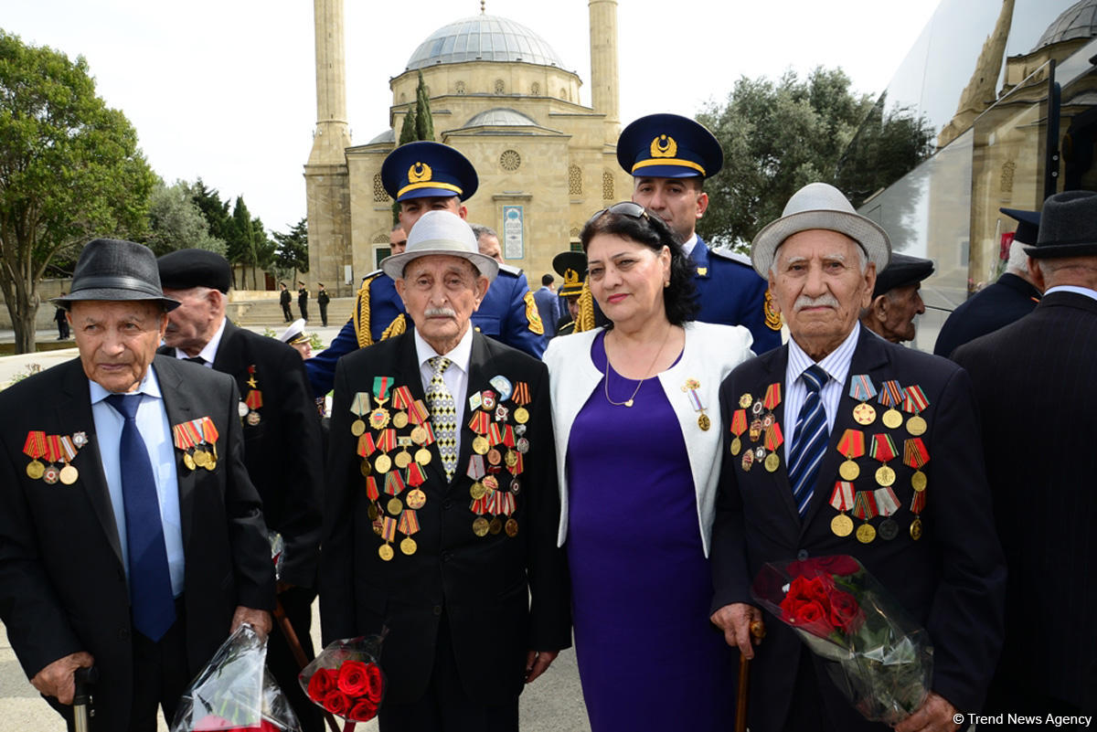 Общественность Азербайджана отмечает День Победы  (ФОТО)